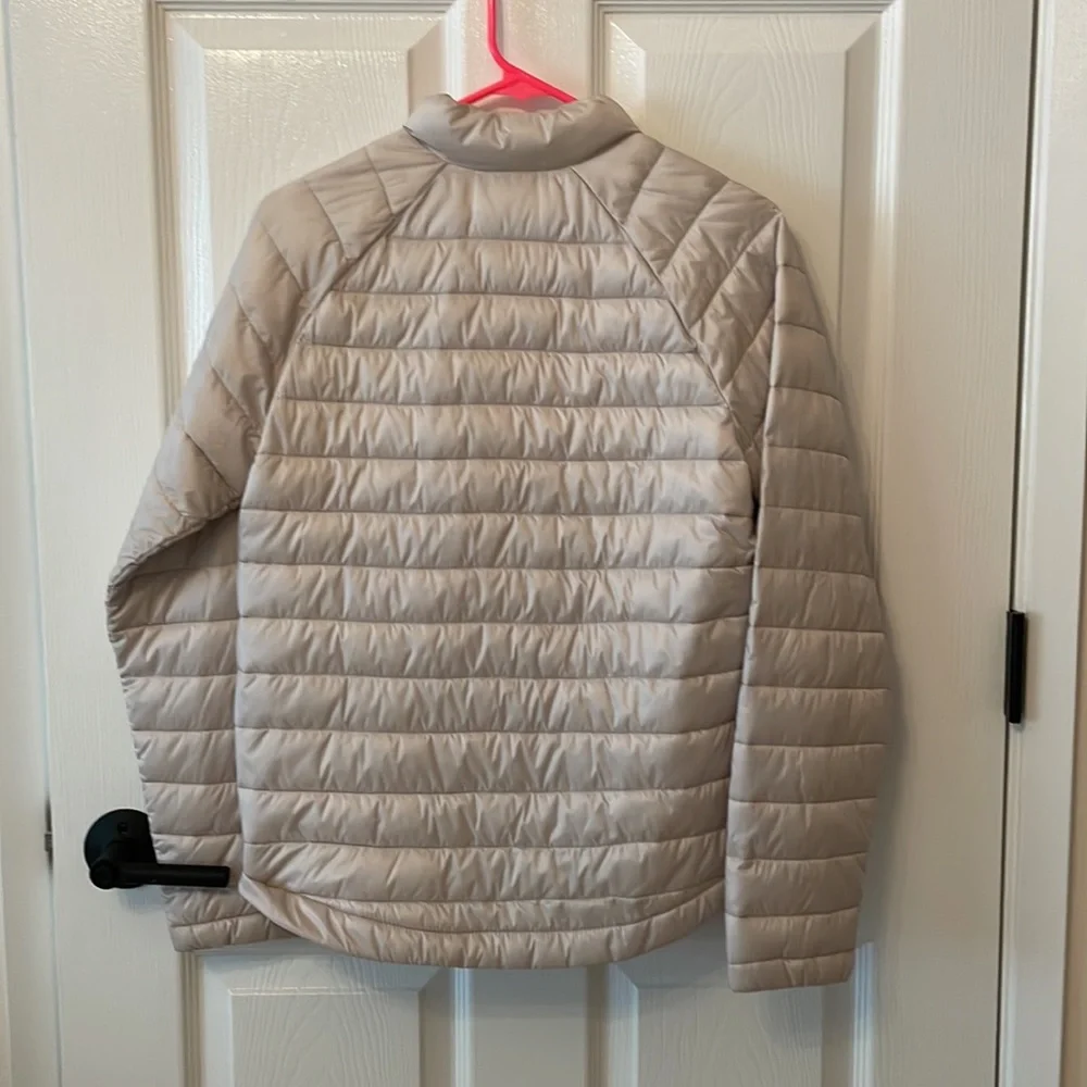Everlane ReNew Lightweight puffer jacket